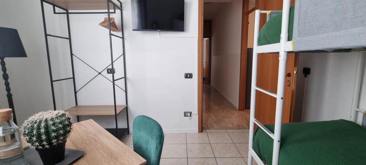 Guesthouse Tree Rooms Industrial بيرغامو المظهر الخارجي الصورة